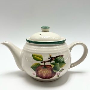 🍎🌿🍎🌿Housewares - “red apples” tea pot.